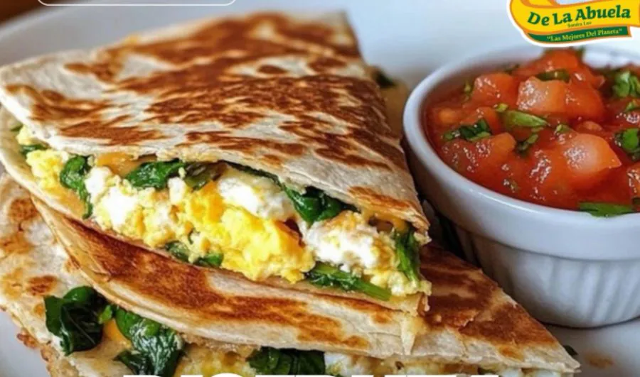 Quesadillas de harina doradas, con el queso que se estira